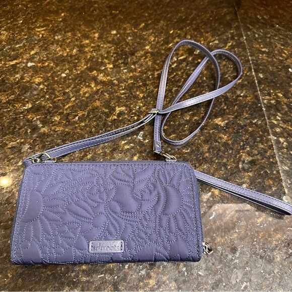 Sakroots Artist Circle Navy Quilted Wallet Crossbody Bag Wristlet, Navy, NWOT - Picture 6 of 7